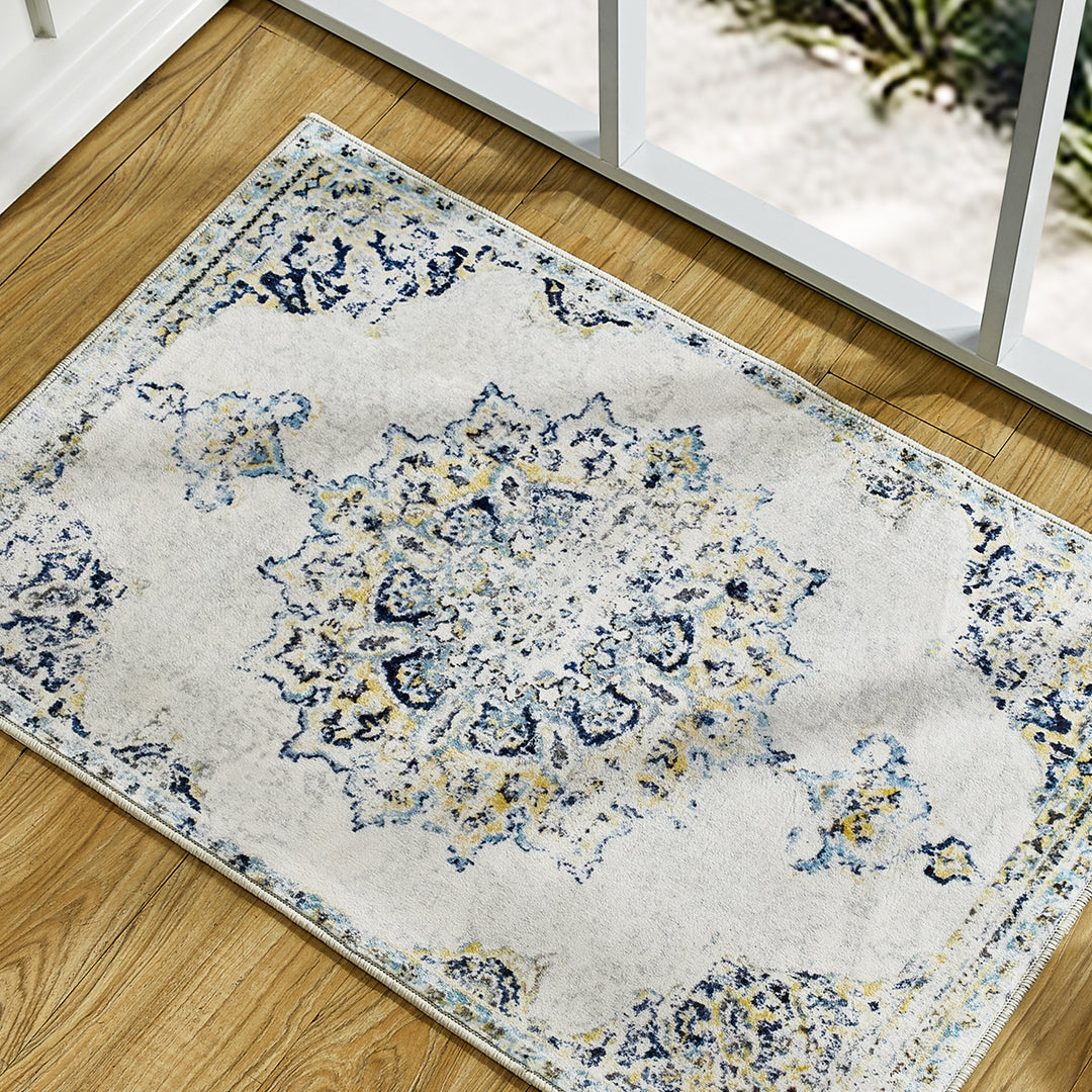 Lobello Traditional Oriental Area Rug